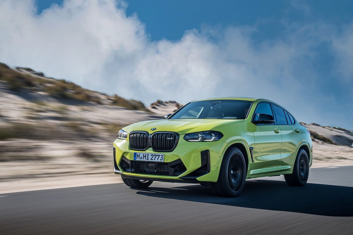 Sportier, more modern and more digital : <b>JAN RUINARD PRODUCTIONS</b> in charge of the shoot for the new <b>BMW X3 &amp; X4 Competition</b>, photographed in the port of Rotterdam