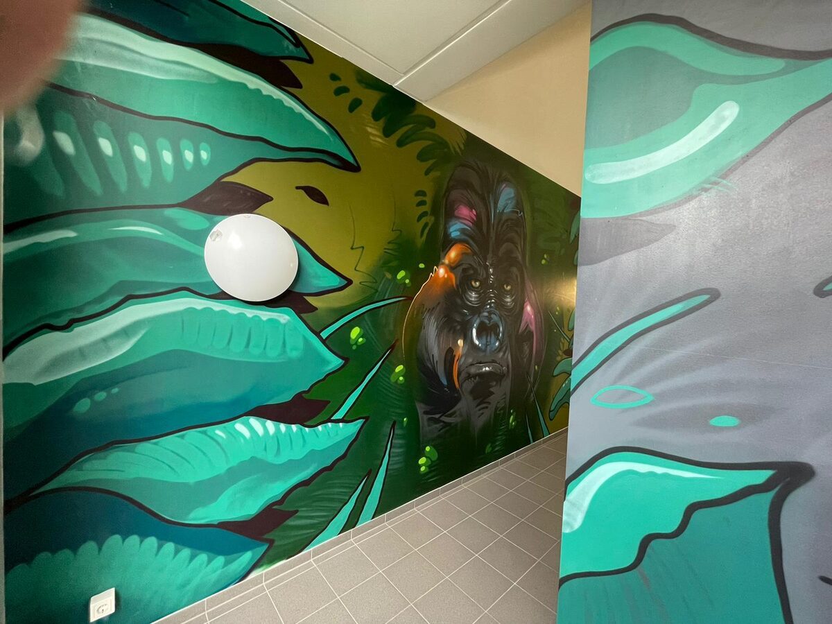 Street art on the topic of ‘Subway’ for <b>AMAZON LOGISTICS</b> in Berlin Mariendorf including a film documentary and a gorilla for AMAZON Völkingen - delivered right on time by the graffiti specialists from <b>ARTMOS4</b>