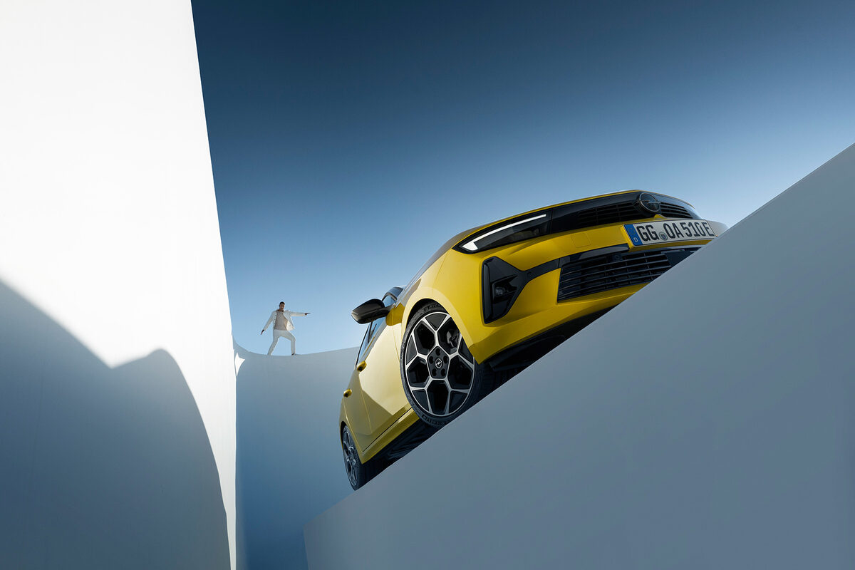 Make an entrance in style – <b>Frederic SCHLOSSER c/o UPFRONT</b> Photo &amp; Film photographs the <b>OPEL New Astra</b>
