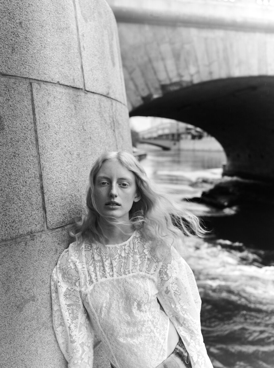 Anna Brunius &amp; Laura Meier Hagested in der Strecke 'The Coffee Ban' der <b>VOGUE Scandinavia</b> - Fotos <b>Peter GEHRKE c/o SHOTVIEW ARTISTS MANAGEMENT</b>, Styling Ursula Wångander, Makeup Ignacio Alonso, Hair Henrik Haue