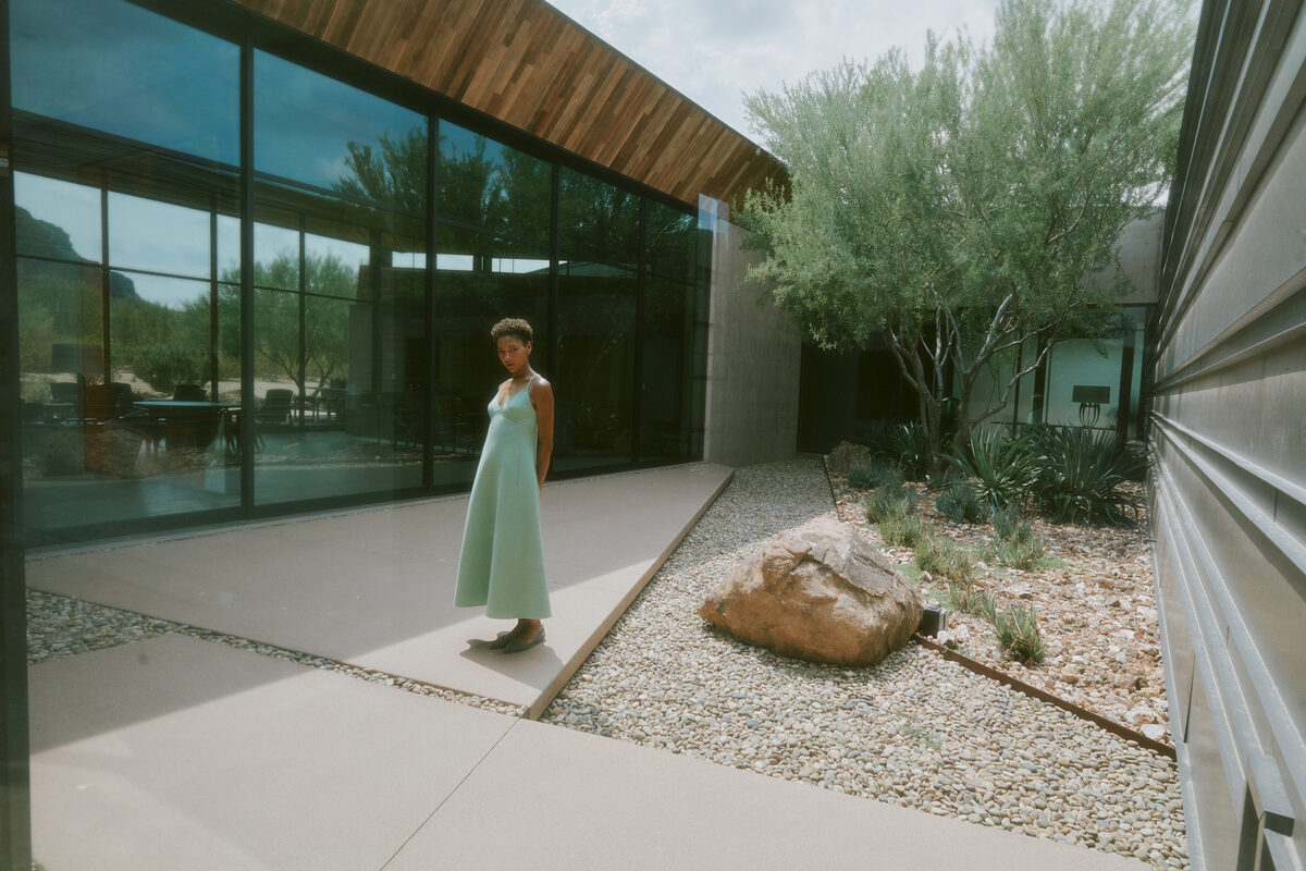 Fashion follows function – <b>MATTHEW JONES</b> photographs the <b>LINCOLN Nautilus 2022</b> in Phoenix, Arizona for Hudson Rouge