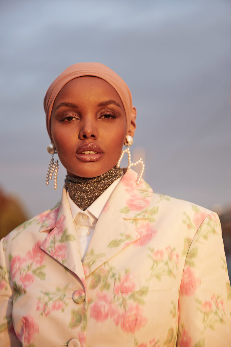 Ben Lamberty c/o Klaus Stiegemeyer fotografierte Model Halima für die<b> ELLE Singapore </b>- retouched by <b>RETOUCHED STUDIOS</b>, Makeup Christopher Ardoff, Creative Director Jack Wang, Editorial Director Julius Wong