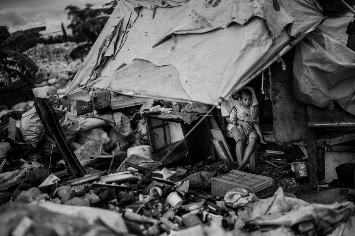 <b>HOPE </b>– a touching reportage ‘about the cemetery and dumpsite children in the Philippines’, photographed by <b>Alexander VON WIEDENBECK c/o ANDREA HEBERGER</b>
