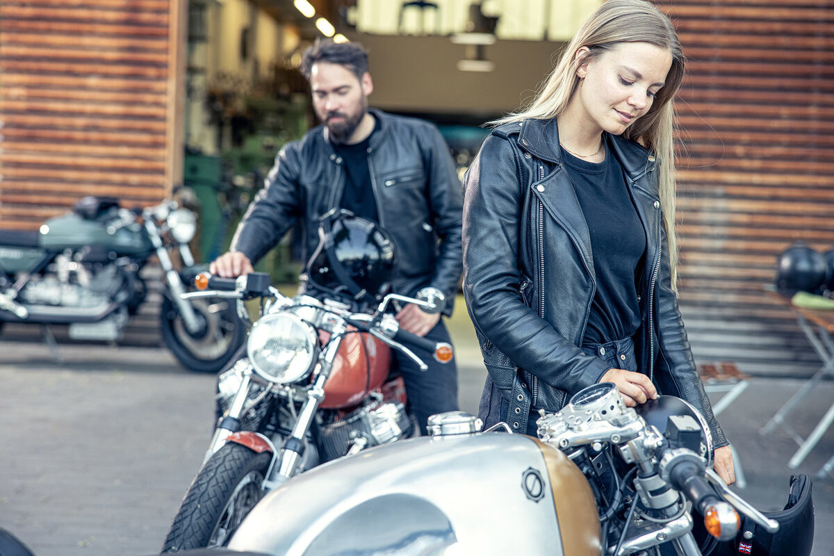'HEUTE BESSER ALS DAMALS NEU.' - Alexander BABIC c/o DOUBLE T PHOTOGRAPHERS fotografiert den Relaunch der KAFFEE-MASCHINE Webseite, Motorräder custom made in Hamburg