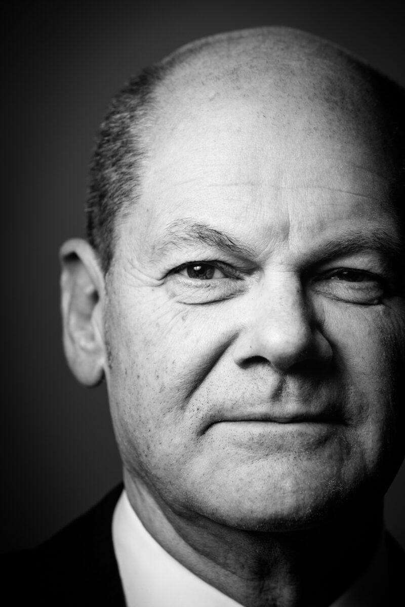 SHOTVIEW ARTISTS MANAGEMENT : Kanzler Olaf Scholz im STERN, FAZ, BULGARI FS 22 Kampagne, THE WEEK:Fashion, LIFT YOUR VISION Kampagne, BALENCIAGA 'Underwear Kampagne und 'Tricky & Marta Zlakowska' in der Deutsch VOGUE