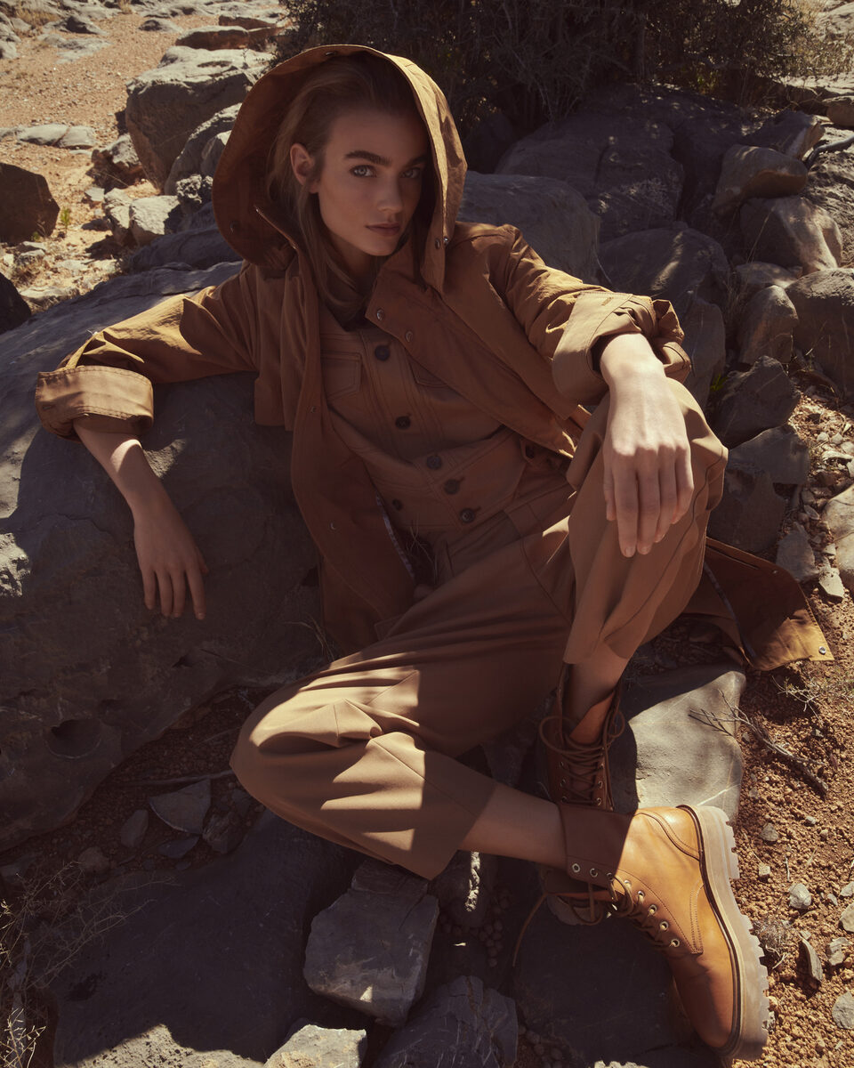 <b>ANDREAS ORTNER</b>&nbsp;fotografiert Model Maartje Verhoef für die <b>ELLE&nbsp;Germany Februar '22 Coverstory</b> in Oman, Styling&nbsp;Pia Leonie Knoll &amp; Tinka Knoll,&nbsp;Hair &amp; Makeup Georgios Tsiogkas