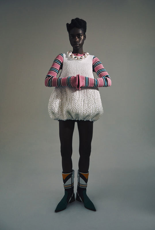<b>Byron MOLLINEDO c/o KRISTINA KORB</b> photographs a Louis Vuitton Special for <b>ELLE Mexico</b>