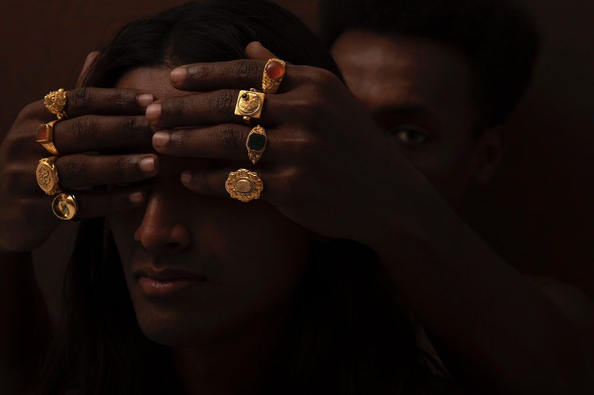 Ancient Mesopotamian & Anatolian Symbols - Angelo Lamparelli fotografiert für EFEK by Designer und Stylist Özge EFEK c/o LES ARTISTS by Josef Stockinger