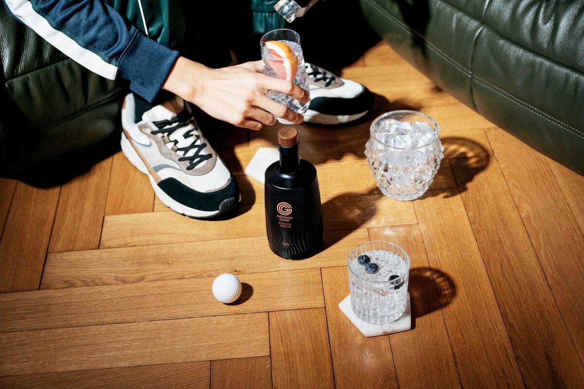 ‘Think Giant. Drink Giant’ – the GERMAN GIANT GIN launch campaign by JVM START is all about lifestyle and takes you on a trip through Berlin’s nightlife – it was produced by LUNIK
