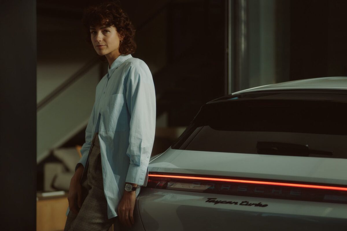 WILDFOX RUNNING : The new EQS SUV of the MERCEDES-EQ family, PORSCHE DESIGN x INTERSECTION mag, PORSCHE, and the EQS MB Creator campaign for Banauten