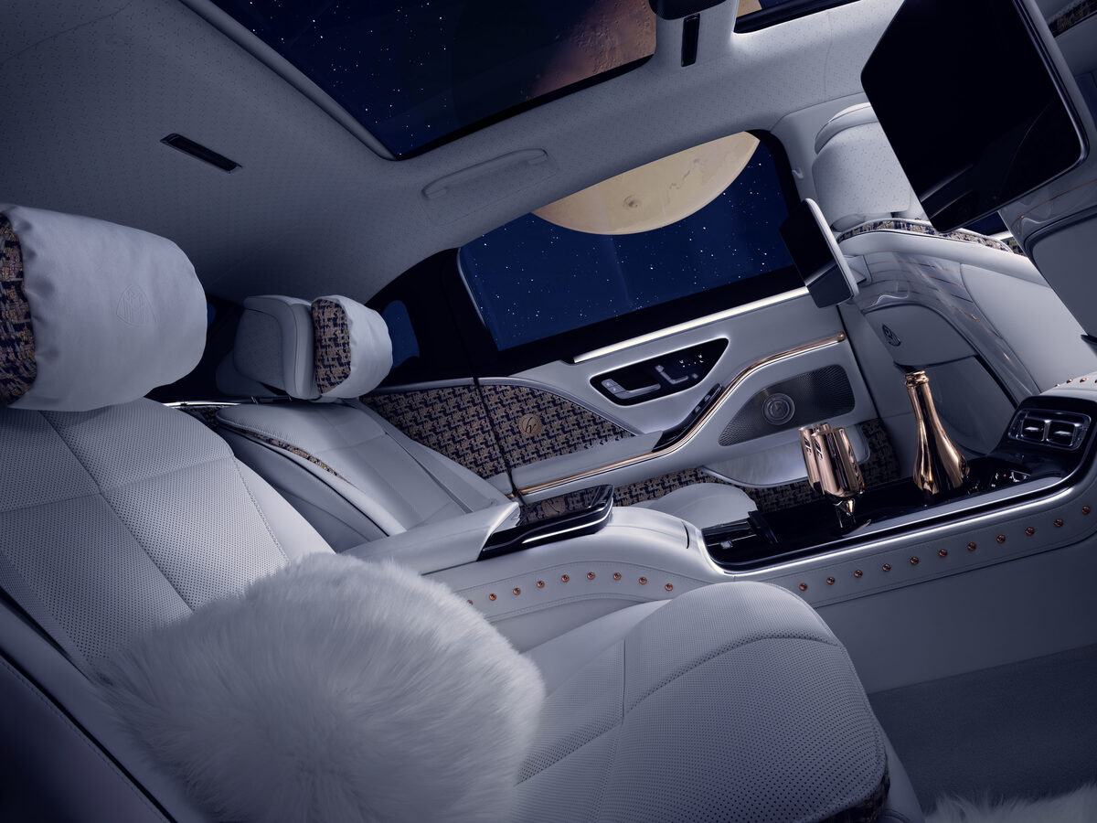 MERCEDES-MAYBACH Haute Voiture combines luxury automotive design with haute couture – retouch by STEFAN EISELE POSTPRODUCTION for Antoni