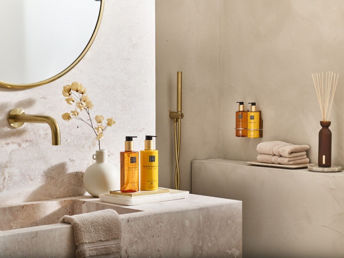 <b>Jeroen VAN DER SPEK c/o STILLSTARS</b> photographs once again for <b>RITUALS, </b>with three motifs for you on GoSee.NEWS