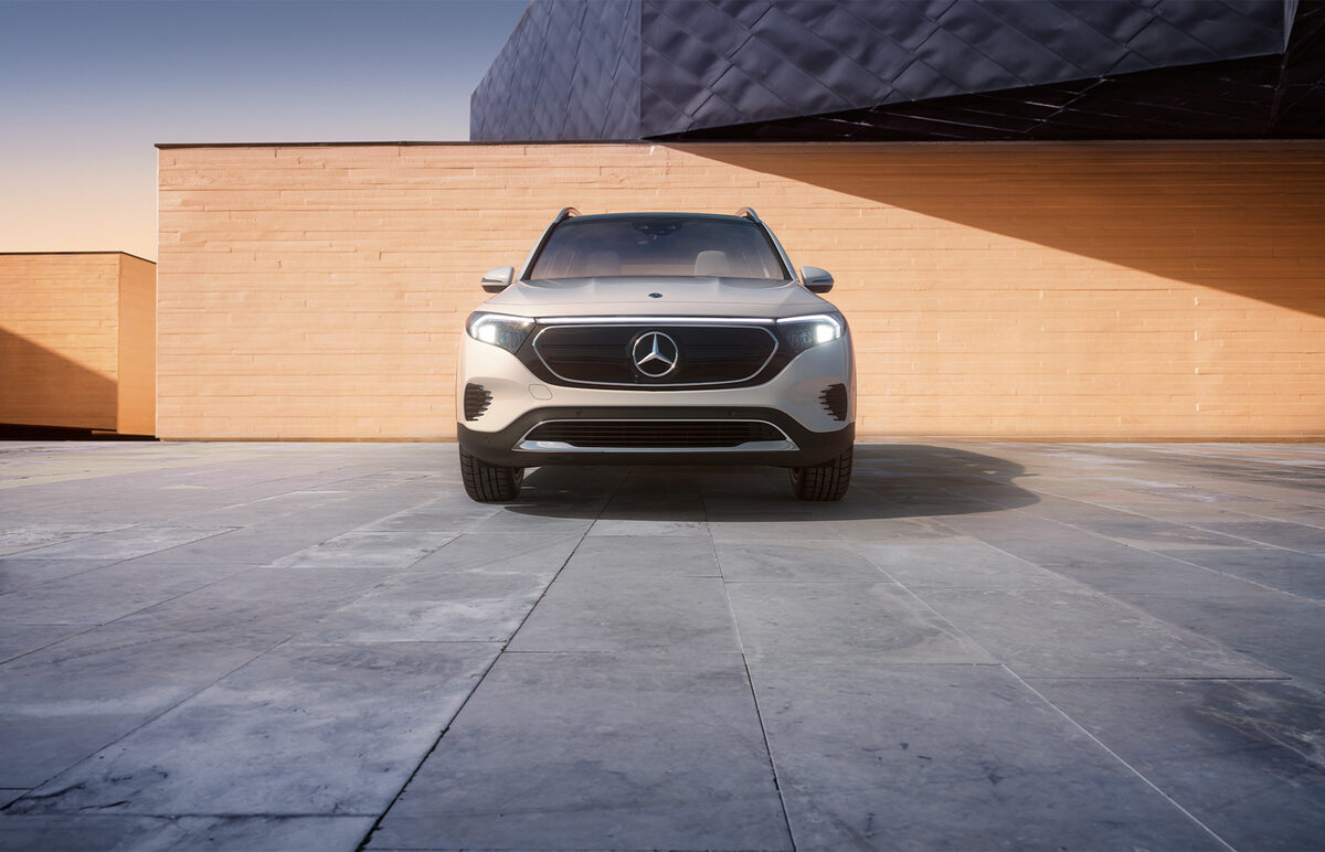 The new<b> MERCEDES-BENZ EQB</b> with backplates and HDR images from <b>MAGROUND</b>