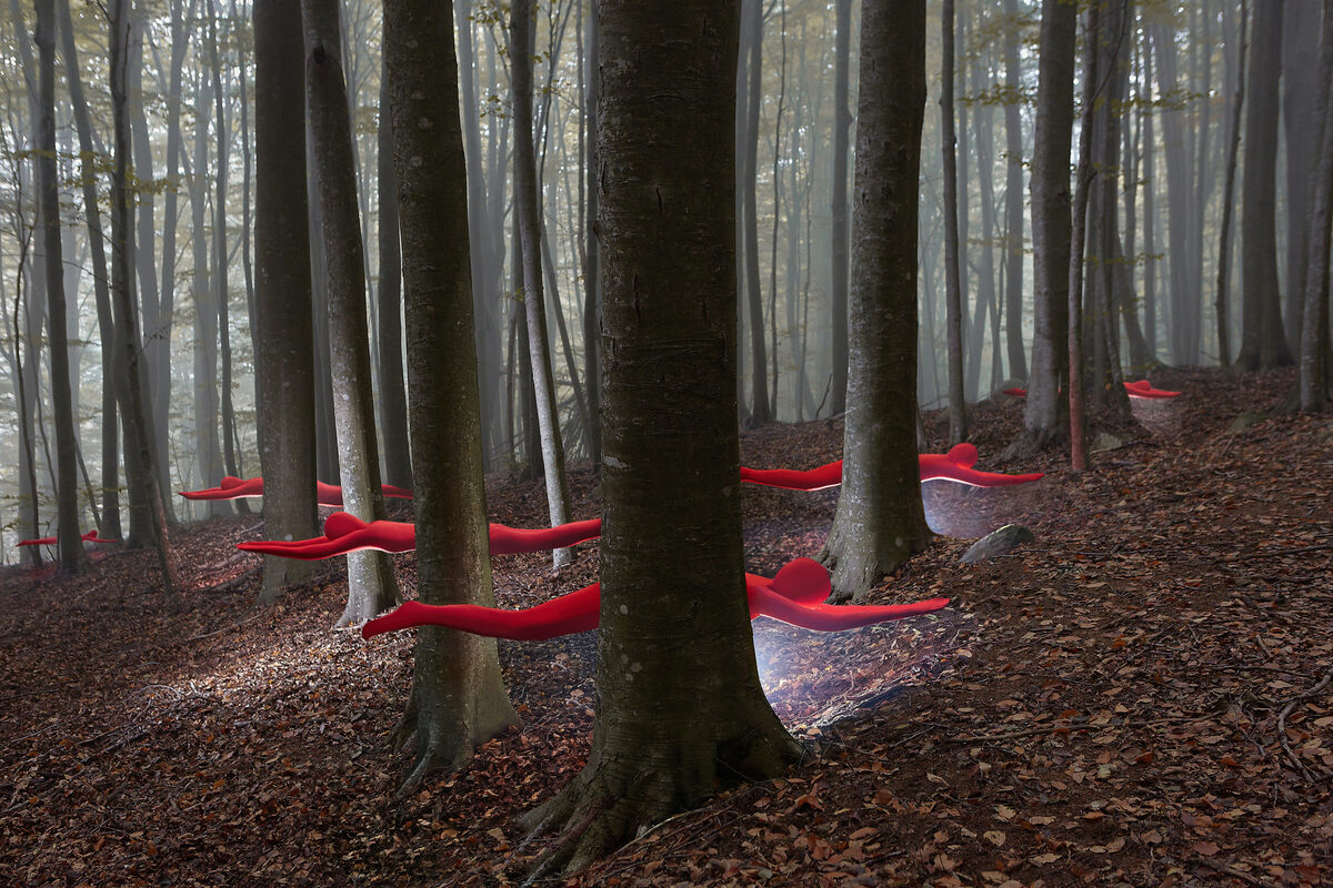 <b>SYNCHRONIZATION </b>- the self-portrait project by <b>Julia BURULEVA c/o ROCKENFELLER &amp; GÖBELS</b> combines elements of photography, land art, performance and digital art