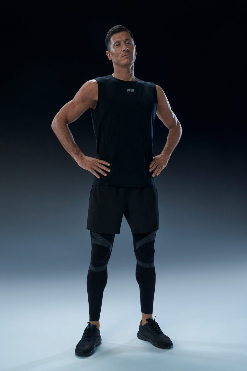 4FxRL9 PERFORMANCE Compression – <b>PAWEL FABJANSKI</b> photographs the new <b>4F collection </b>featuring testimonial and soccer superstar <b>Robert Lewandowski</b>
