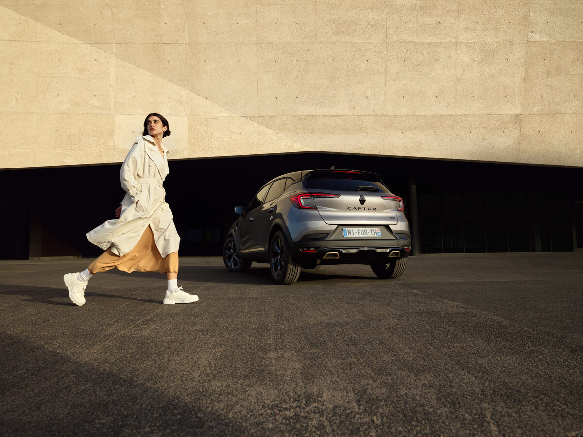 ‘COMPACT. ATHLETIC. UNMISTAKABLE.’ – SÉBASTIEN STAUB photographs the brand-new RENAULT Captur Engineered