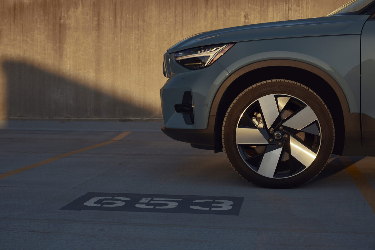 <b>VOLVO C40</b> – photos by <b>Dejan &amp; Per c/o SEVERIN WENDELER</b>, post production by&nbsp;FIXIP