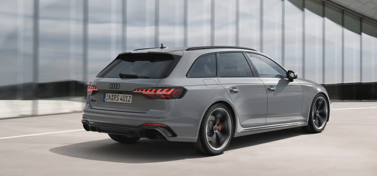 The new <b>AUDI RS4</b> in dynamic marketing images with eye-catching backdrops by <b>MAGROUND</b>
