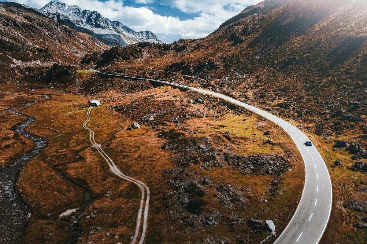 Swiss Alps With No Roof - der&nbsp;<b>911 Carrera S Convertible</b>, fotografiert von <b>Tobias HABERMANN c/o NERGER M&amp;O</b> für <b>PORSCHE </b>und die Agentur Grabarz und Partner