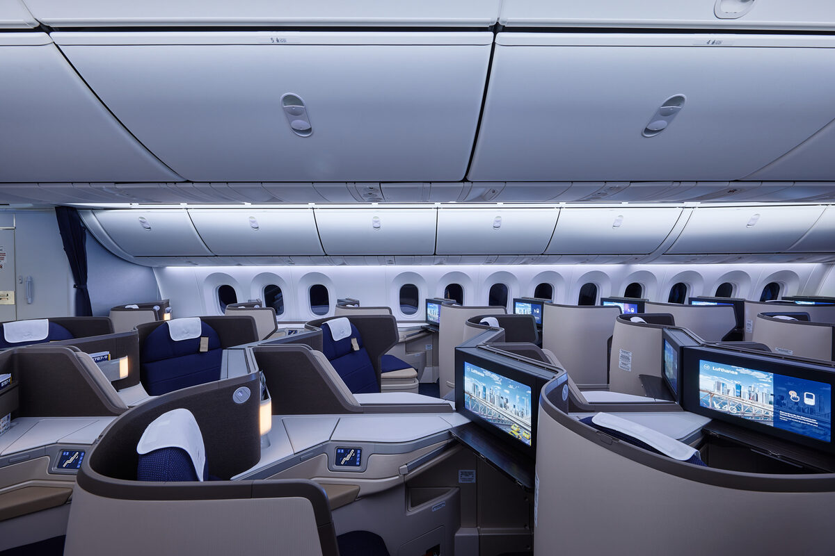 DOMINIK MENTZOS : LUFTHANSA shoot for the Boeing 787 Dreamliner with DDB Hamburg