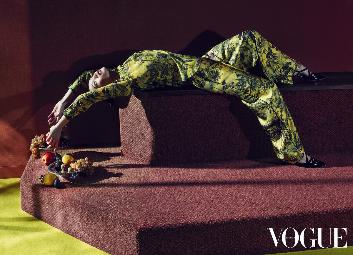 Sofia Sanchez and Mauro Mongiello fotografierten Model Jade Nguyen in Paris für die Coverstory der <b>VOGUE Thailand</b> Mai '23 - Styling Fabio Immediato und Makeup by <b>Thomas LORENZ c/o LES ARTISTS by Josef Stockinger</b>