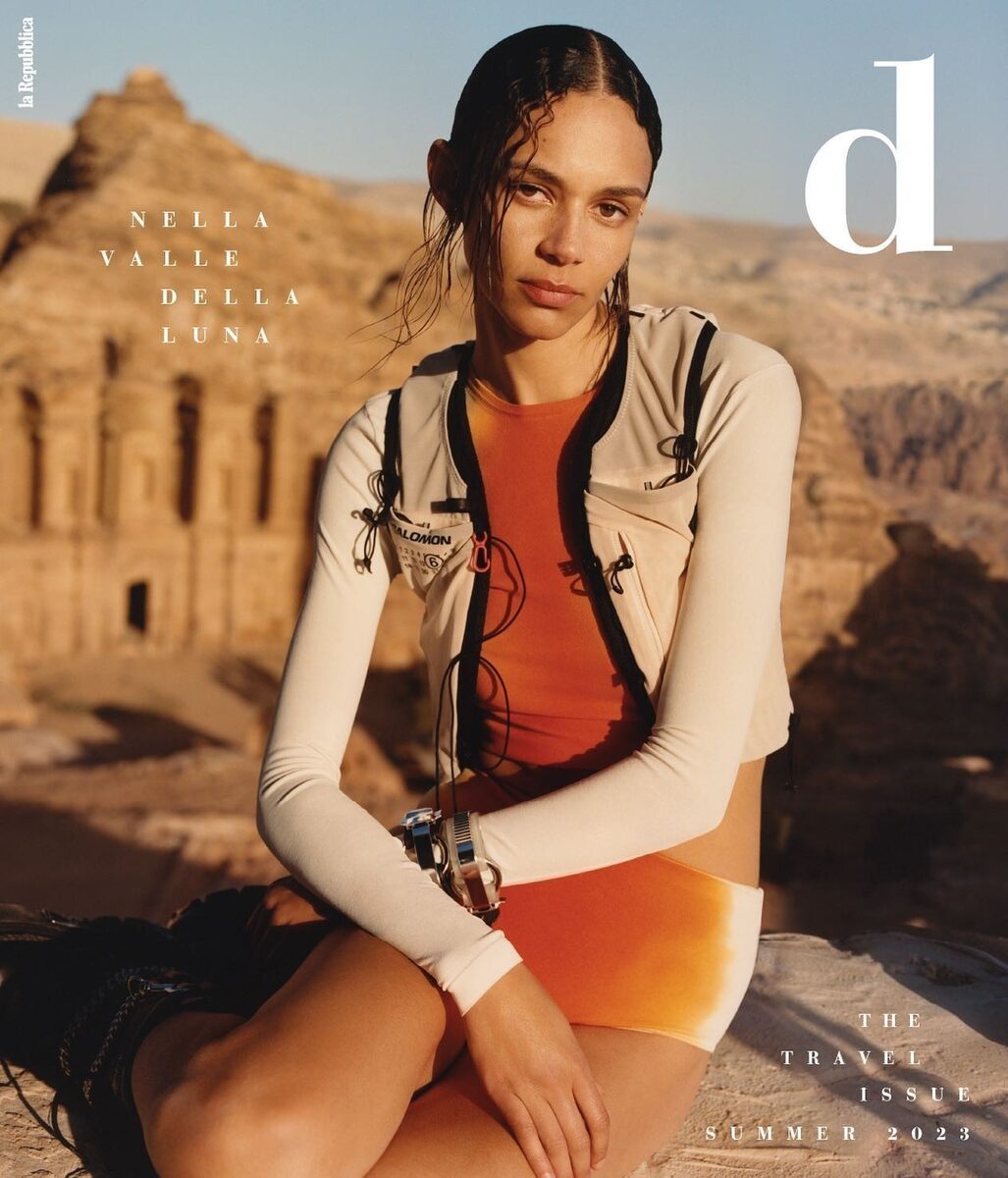 Eddie Wrey fotografiert das US-amerikanische Topmodel Binx Walton für das D LA REPUBBLICA Magazin Juni '23 in der jordanischen Wüstenwildnis Wadi Rum, der Stadt Petra und am Toten Meer - Hair Olivier SCHAWALDER c/o LES ARTISTS by Josef Stockinger
