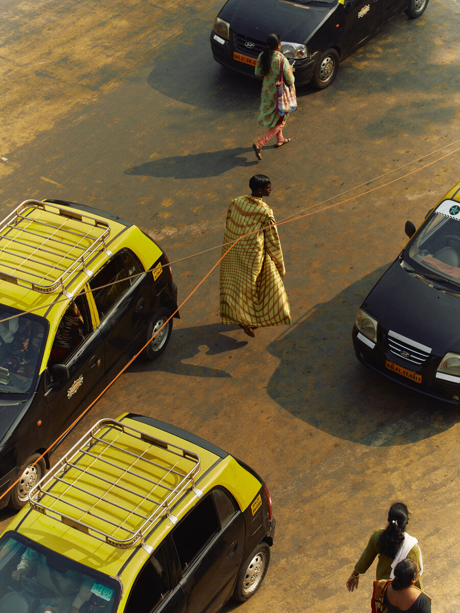 <b>ELEMENTS PRODUCTION SERVICES</b> produces a HTSI Travel Special about the <b>luxury market boom in the Indian metropolis Mumbai</b> with its exhilarating energy, its colors and aromas