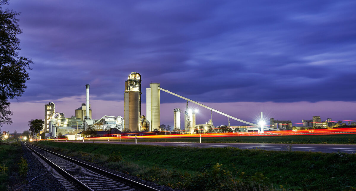 ‘<b>Night Shift’</b> - industrial photographer <b>WOLFRAM SCHROLL </b>follows the last traces of light for you