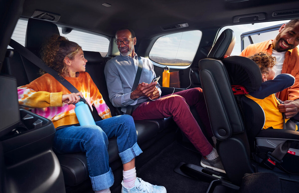 In the mountains, at the beach &amp; back to the studio –<b> JEFF LUDES</b> photographs the new <b>TOYOTA&nbsp; Grand Highlander</b> for Saatchi &amp; Saatchi