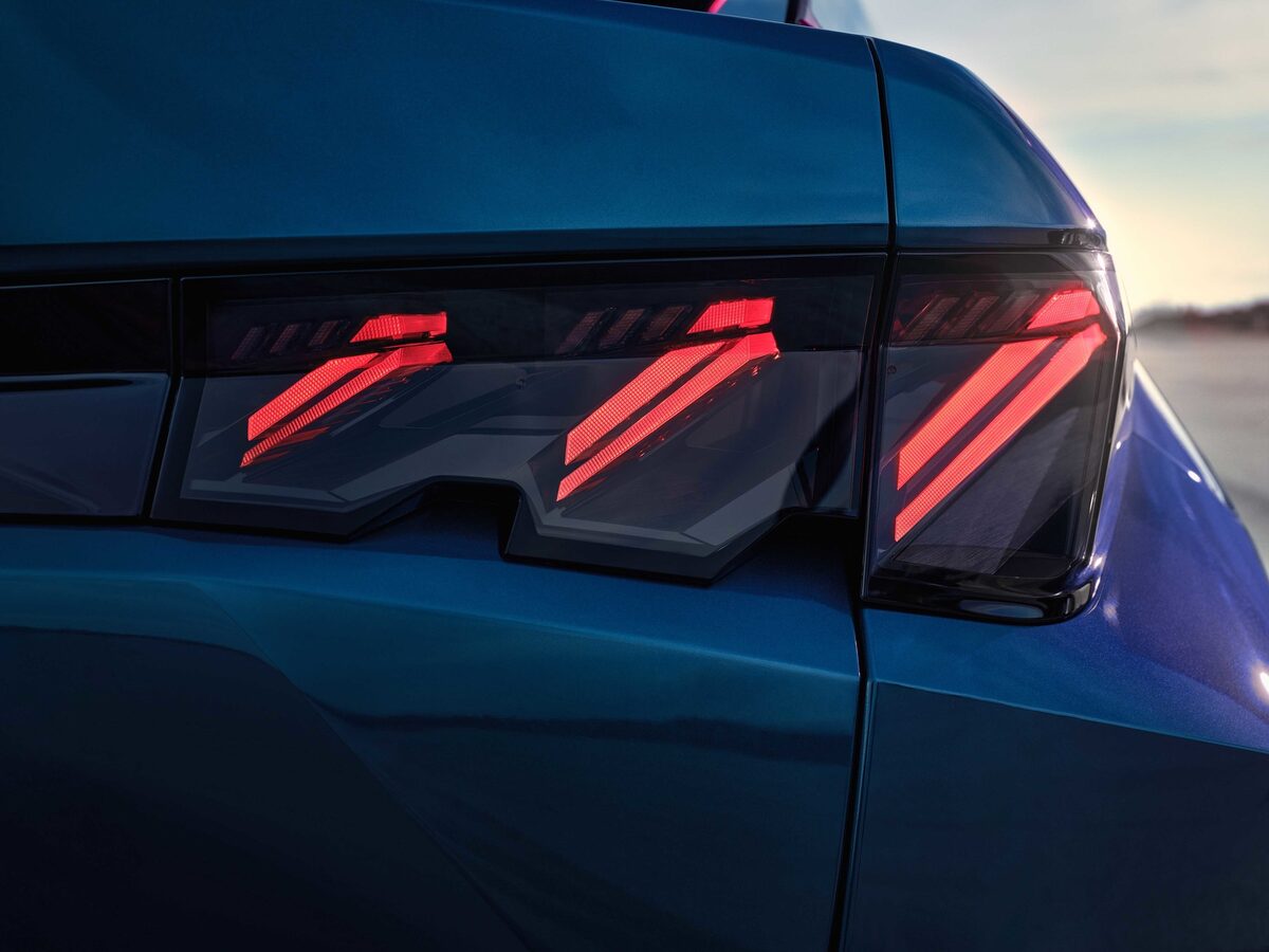PEUGEOT E-3008 – the next-gen SUV Coupé – photographed by Patrik JOHALL with creative retouch by RECOM