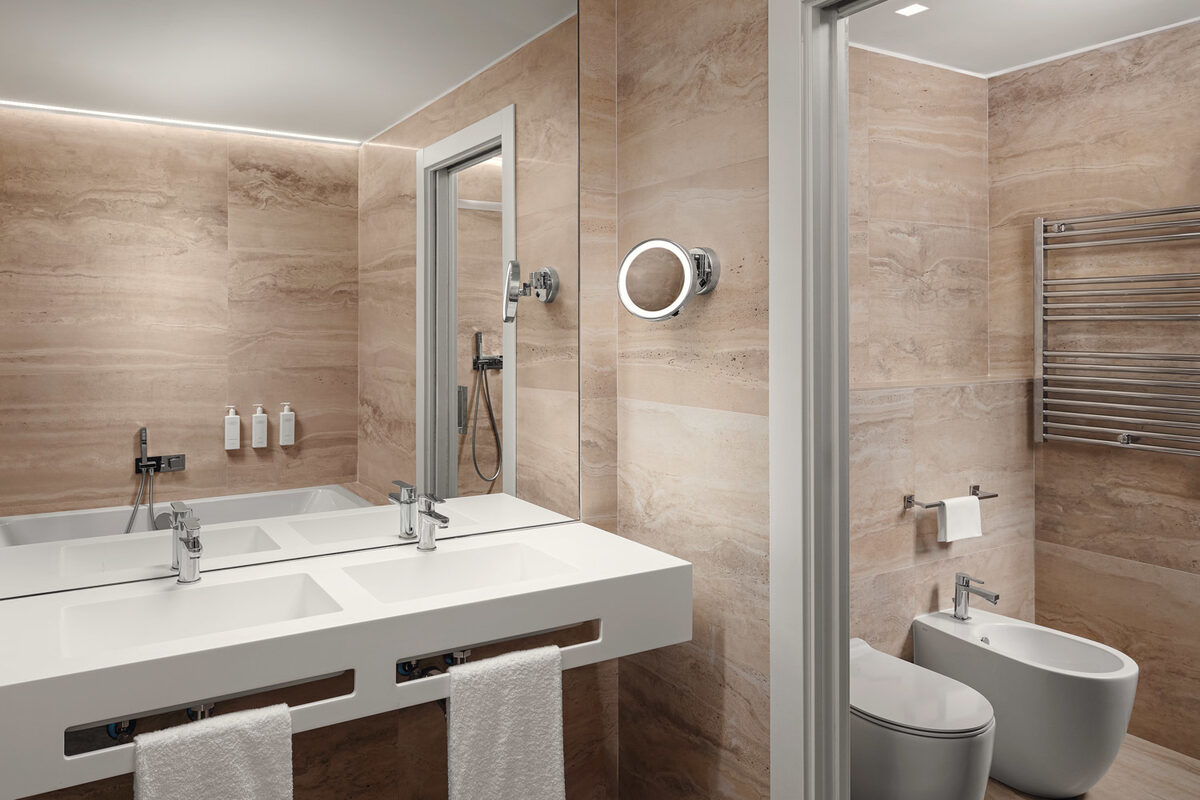 <b>Jiri LIZLER c/o&nbsp;ANDREA HEBERGER </b>fotografiert die Image-Kampagne für das <b>Sina Bernini Bristol Hotel</b> in Rom