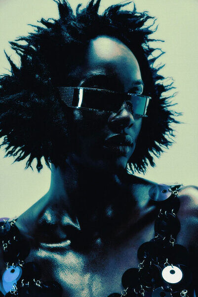 'Chasing Colors' - der Hamburger Omid Aghdami fotografiert für das SICKY MAG mit Isabel PETERS (Makeup) & Kristin WALTERSDORF (H&M), beide Artists c/o BIGOUDI