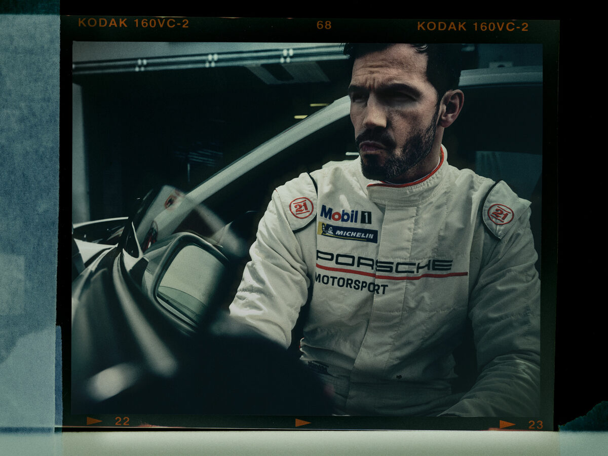 ‘Lucky’s high–speed chase !’ – ANKE LUCKMANN stages the new PORSCHE 911 GT3 RS in a race on the Navarra circuit