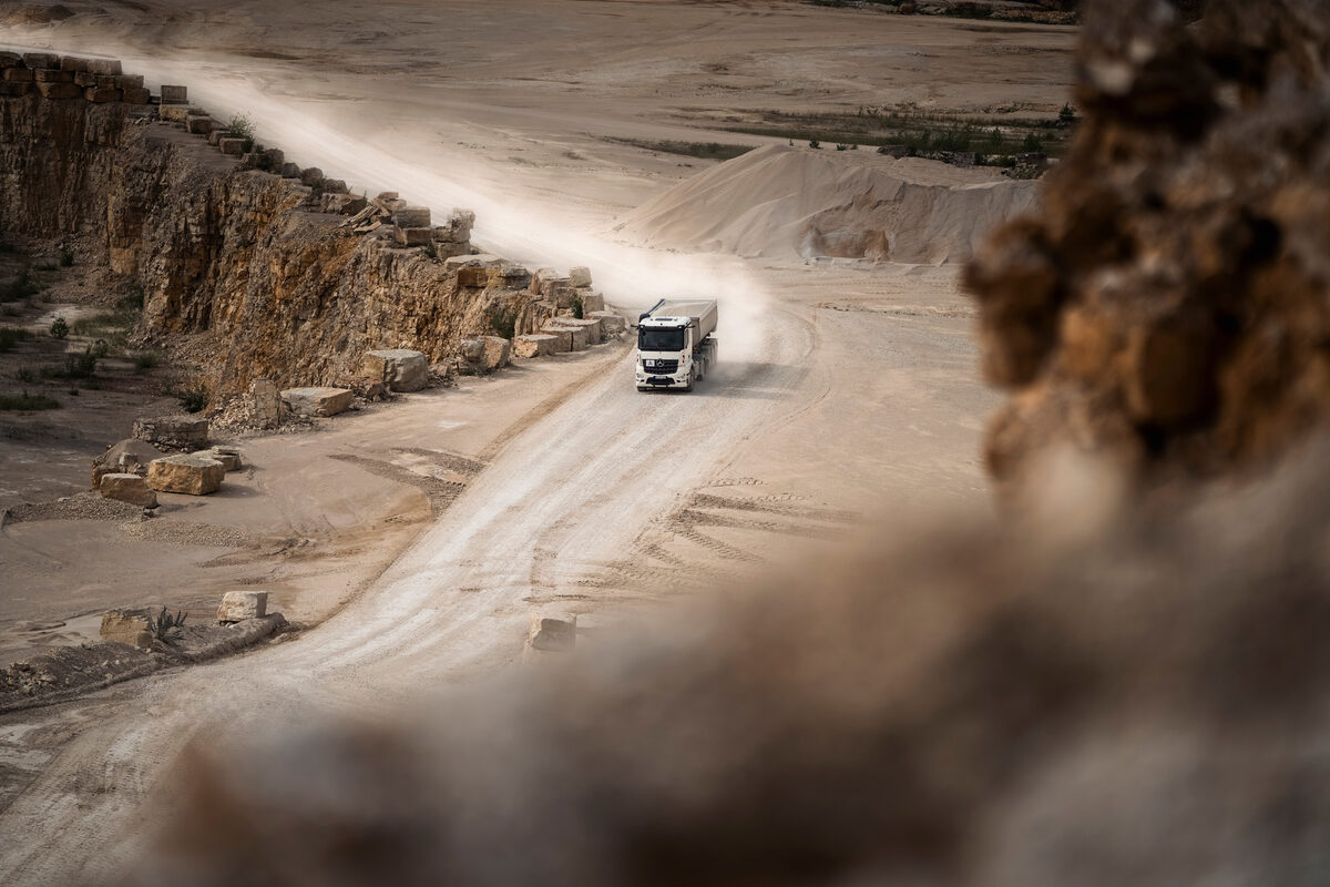 Fit for the Future –<b> MATTHIAS ALETSEE</b> photographs for <b>DAIMLER TRUCK AG</b>&nbsp;in the gravel quarries of Bärnreuther + Deuerlein