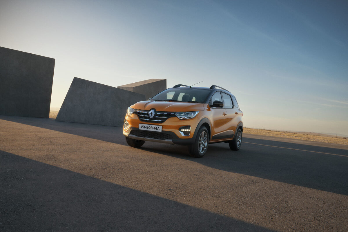RENAULT TRIBER campaign by Torsten KLINKOW with creative retouching by SCHINKEN.STUDIO