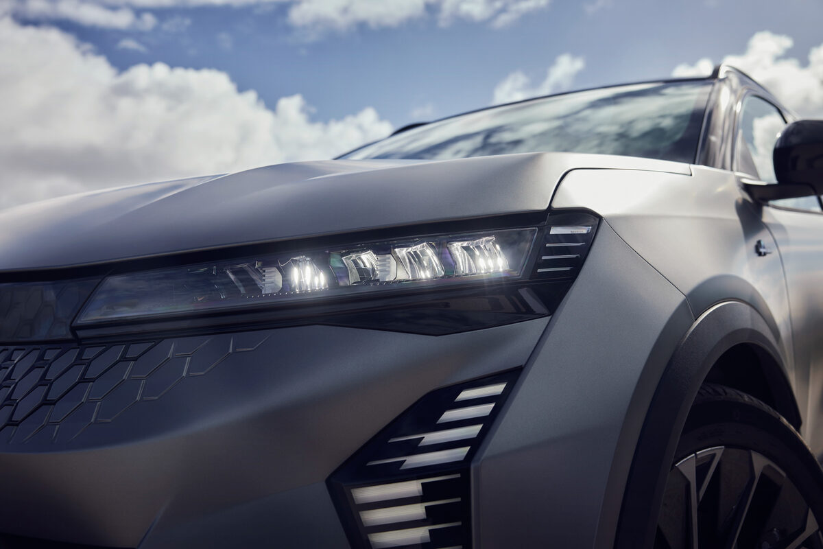 THE NEW RENAULT SCÉNIC photographed by Yannick BROSSARD c/o ROCKENFELLER & GÖBELS