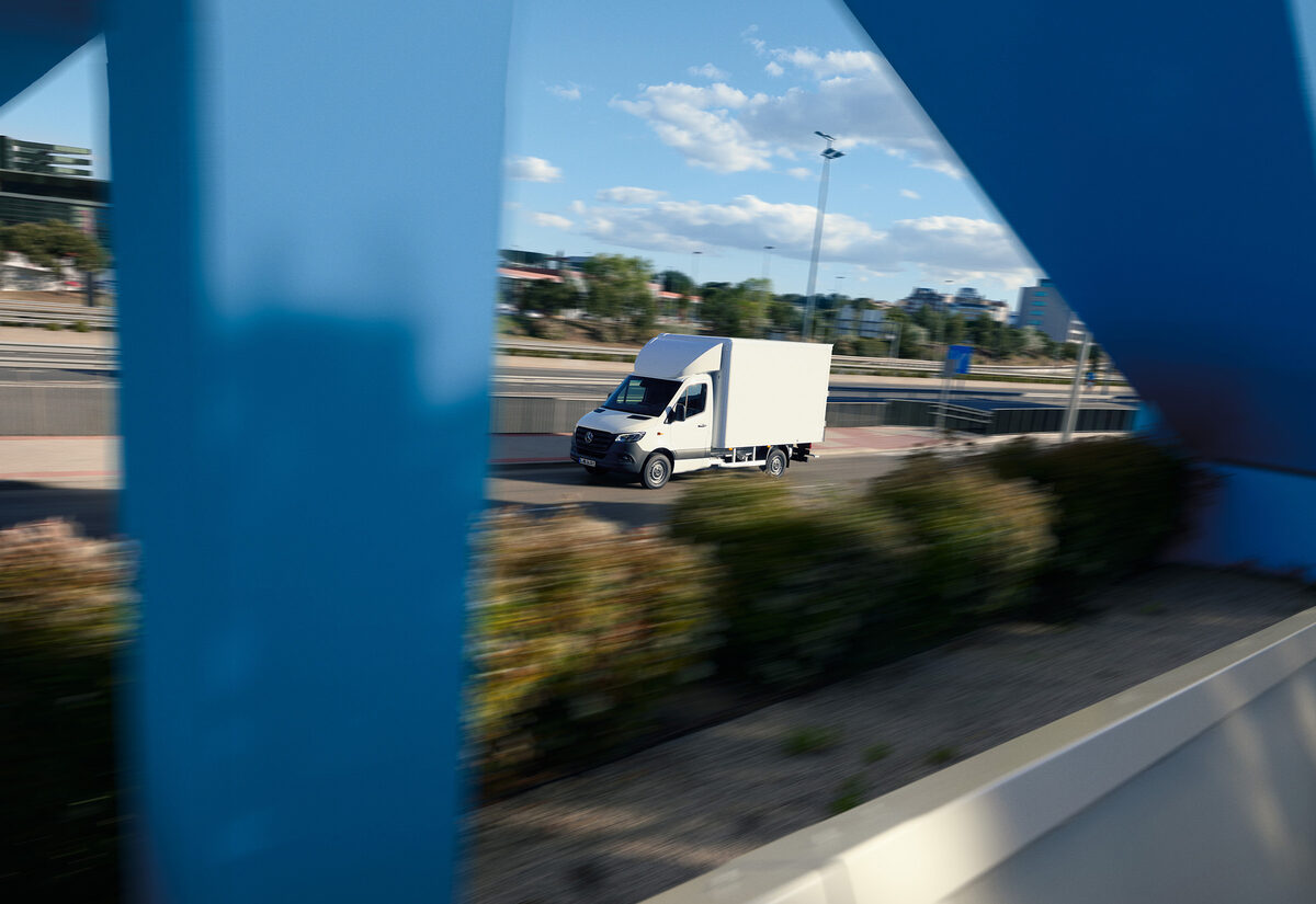 ‘Achieve more, spend less time charging’ – the MERCEDES-BENZ eSprinter campaign by Photographer Markus Wendler, post-produced by PX GROUP