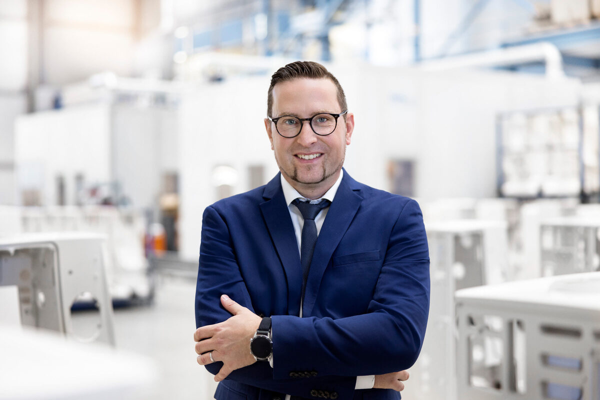 <b>DOMINIK OBERTREIS</b> : Corporate image pool and employee portraits for HUNKELER, FRIED Plastics Engineering, and ROBATHERM
