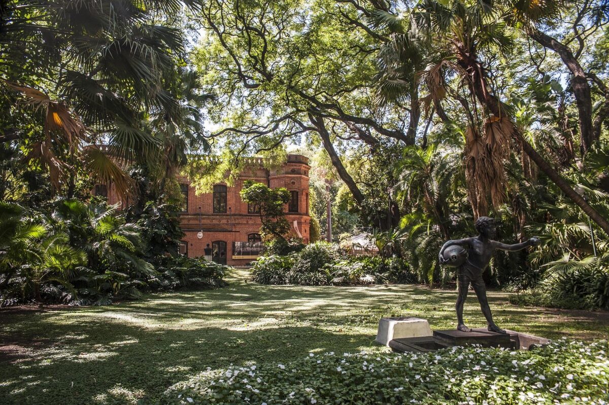 <b>7 SEAS PRODUCTIONS</b> organizes a <b>video production for</b> <b>ASICS with Christoph Tilley</b> against the natural backdrop of Argentina – and shows us the beauty of Buenos Aires and Patagonia