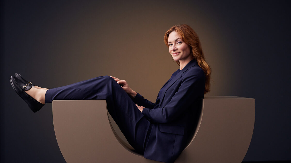 <b>DOMINIK MENTZOS</b> photographs portraits for the new campaign of<b> the JURIS</b> portal for legal professionals and exhibits at the BFF exhibition as part of the season opener of the Frankfurt galleries