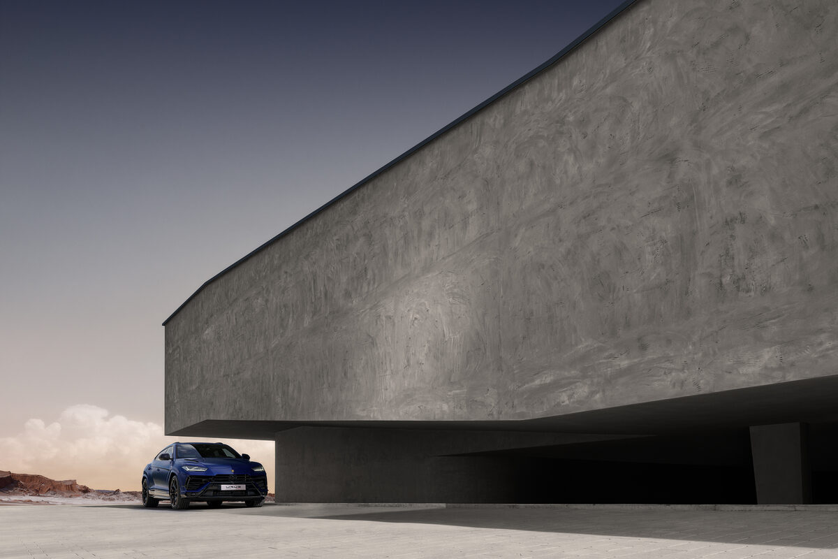 Kraft trifft Eleganz: DANIEL HARTZ präsentiert den LAMBORGHINI URUS S in urbaner Kulisse