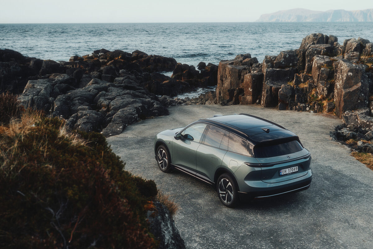 ‘To Shape a Joyful Lifestyle’ - <b>Florian BISON c/o EMEIS DEUBEL</b> photographs models EL6 and ET5 for <b>NIO</b>