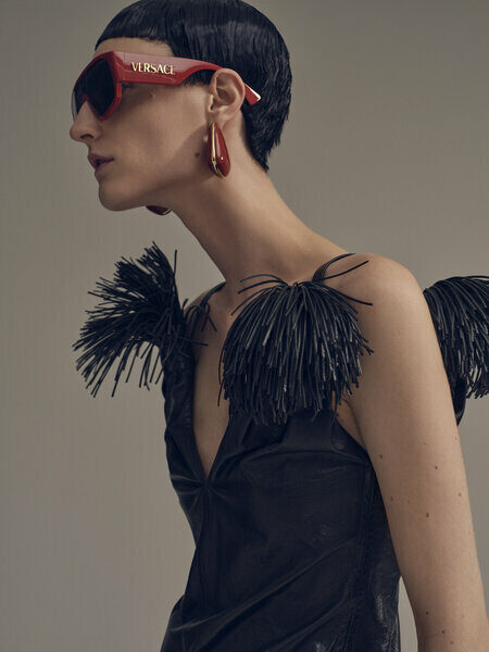 Andreas Ortner fotografiert mit Fashion Director Milena Zuravljova für <b>VOGUE </b>CZ Oktober '24 - Hair + Makeup <b>Sven OHLSEN c/o BIGOUDI</b>