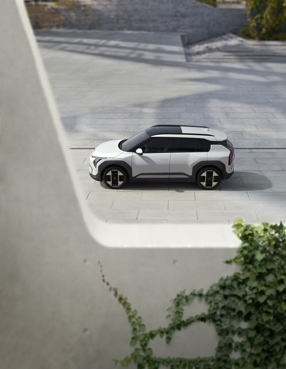 ‘Visualizing the Future’ - the <b>KIA EV3 </b>campaign by <b>MAGROUND</b>