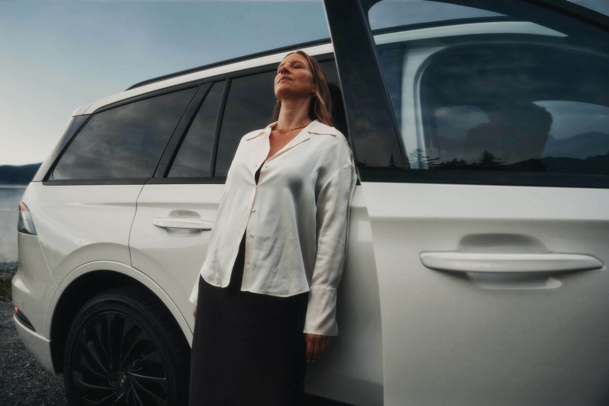 LINCOLN AVIATOR campaign with atmospheric shots by David DAUB c/o WILDFOX RUNNING