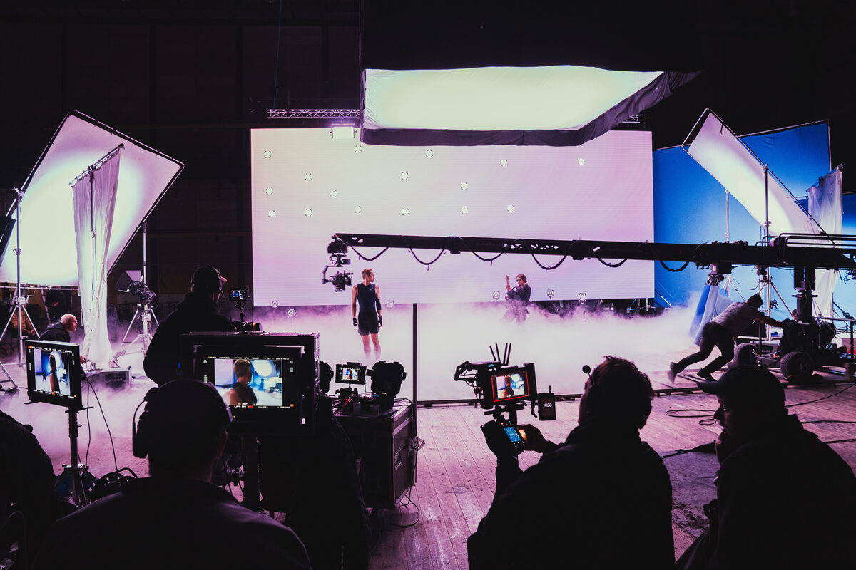 'Hear More Than Music' - <b>SORRYWECAN</b> presents the <b>global campaign for SENNHEISER MOMENTUM</b>, produced in cooperation with BeeSweet Films for Ogilvy Amsterdam