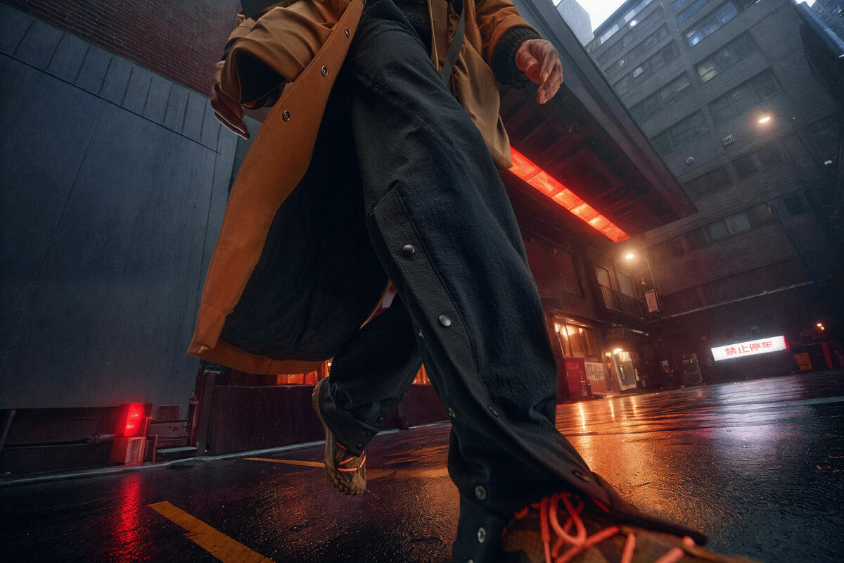 Photographer Florian BISON c/o EMEIS DEUBEL worked with PROTOKOLL Post Production on a shoot with AI elements for background scenes, four motifs for you on GoSee.News