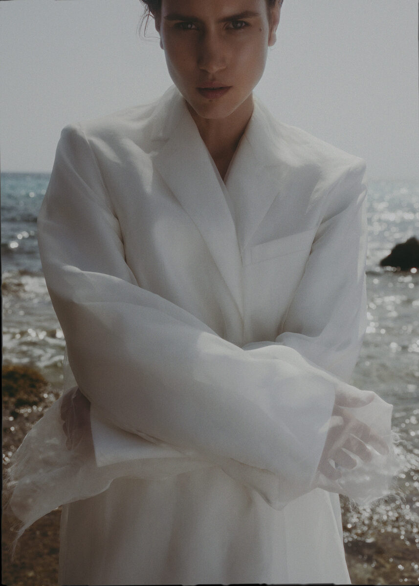 Revisited: 'Sunlit Dreams' - <b>Christoph KLUTSCH&nbsp;c/o&nbsp;KRISTINA KORB</b>&nbsp;fotografierte Model Anastasiia Liundrynska für die <b>ELLE Serbia</b> Coverstory&nbsp;08/24