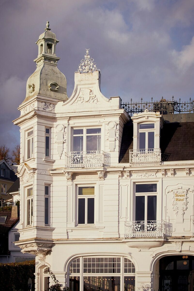 Dream Hotel on the Elbe – STRANDHOTEL BLANKENESE photographed by Brita SÖNNICHSEN c/o NERGER M&O