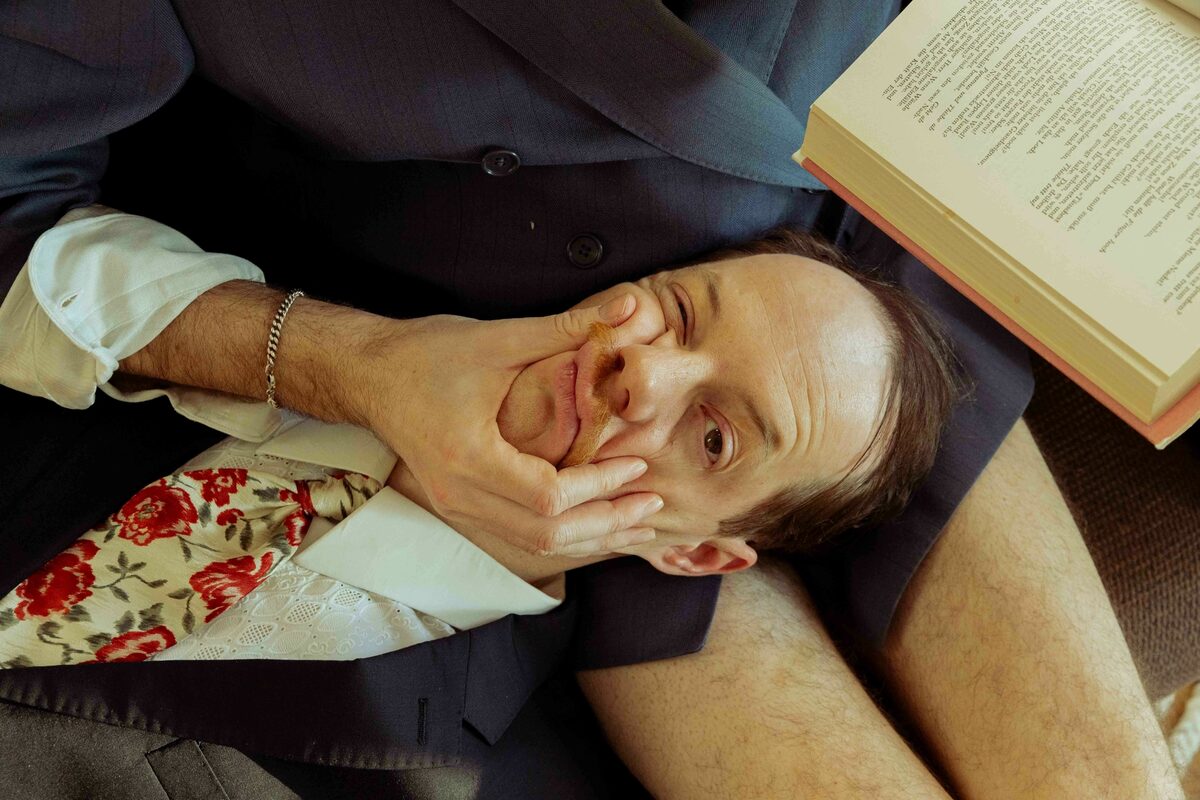 'Die Discounter'&nbsp;-&nbsp;<b>Sophie SCHWARZENBERGER c/o&nbsp;JULIA WALDMANN </b>photographs actors and brothers <b>Fridolin und Merlin Sandmeyer</b>